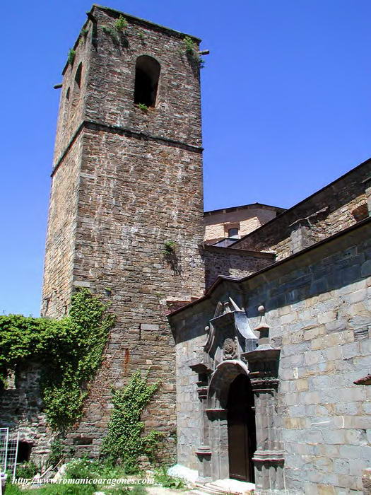 PUERTA DE ACCESO EN MURO SUR, Y TORRE